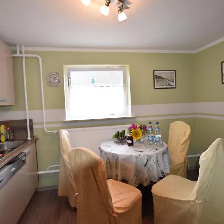 Appartement In Mit Garten *